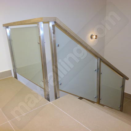 Парапети за стълби